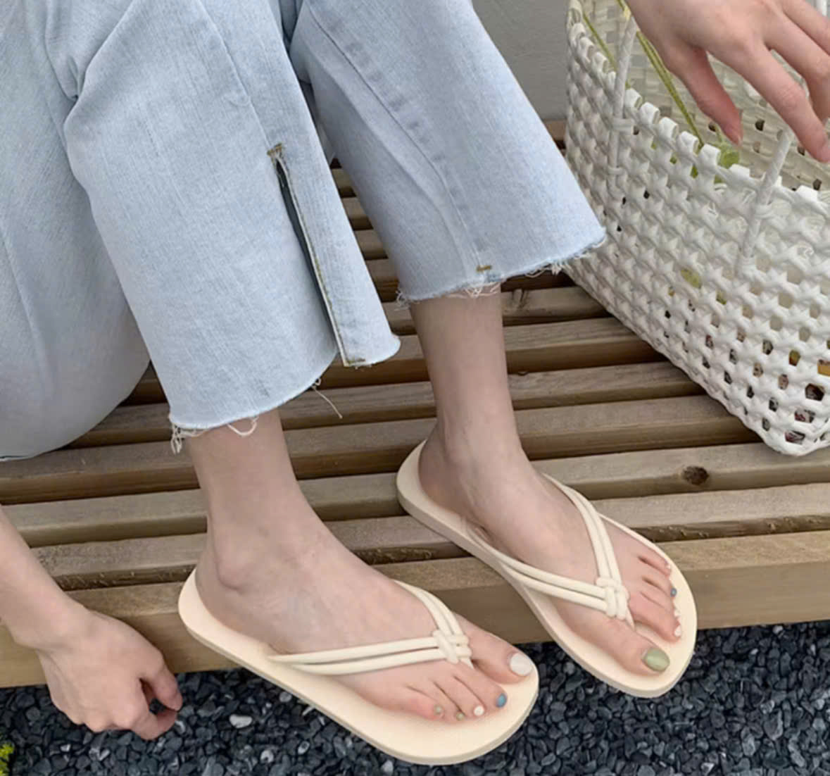 Dép sỏ ngón đi biển