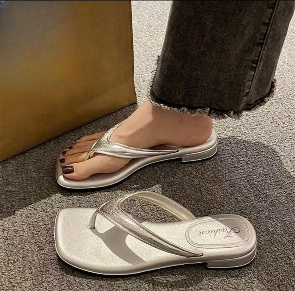 Dép xỏ ngón TMZJX, Dép xỏ ngón vuông màu trơn thanh lịch, Đế mềm chống trượt thoáng khí Dép đi biển cho nữ - Ảnh 2